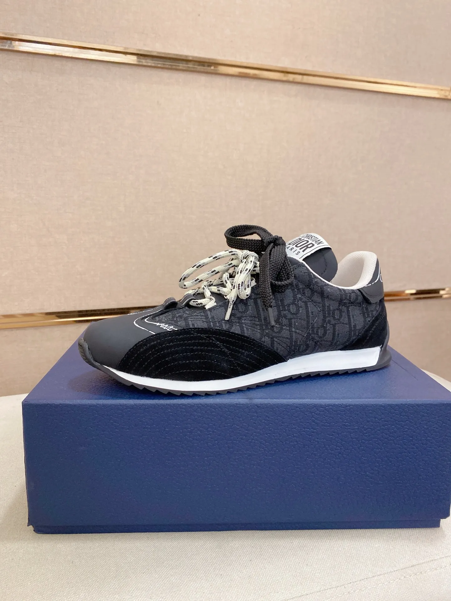 Men's shoes💰: 500💰Couple style💏 [Dior·Dior] New casual sports style men's shoes, new spring and summer design, perfect workmanship, lace-up lazy style to create wardrobe quality, upper: imported first-layer cowhide, mesh breathable lining soft and comfortable, ultra-light TPU wear-resistant outsole, simple, versatile fashion men's shoes, excellent color code number 35--44. (45,46 customized items are not returnable or exchangeable)